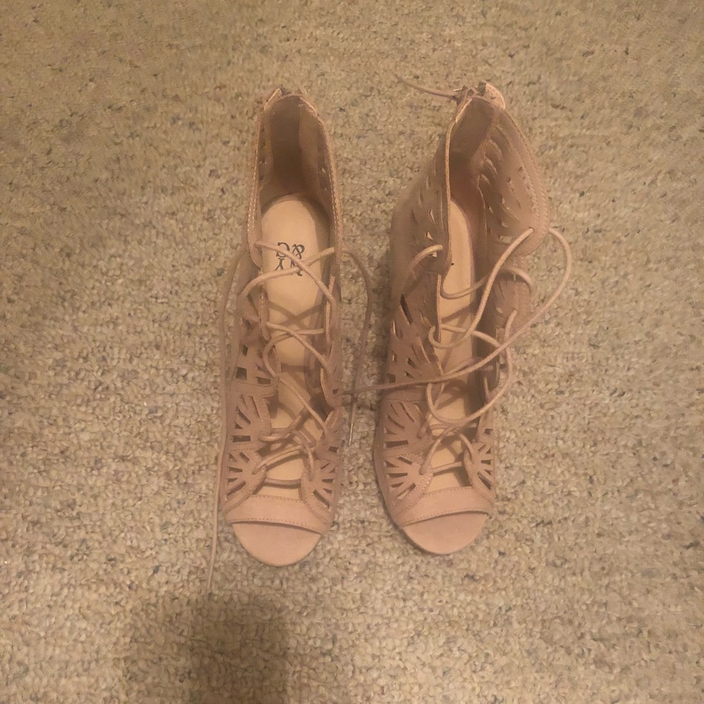 Women high heels lightly worn - Picture 2 of 2